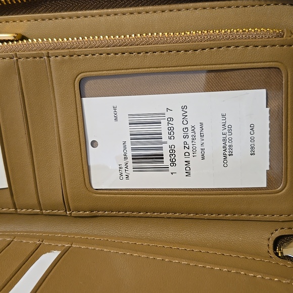 Coach - Picture 4 of 5